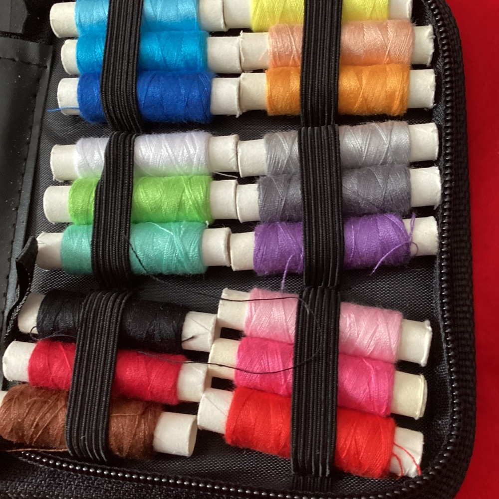 Compact Sewing Kit with Multicolor Threads - Picture 8 of 9